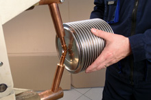 Spot welding of connecting tube on bellows
